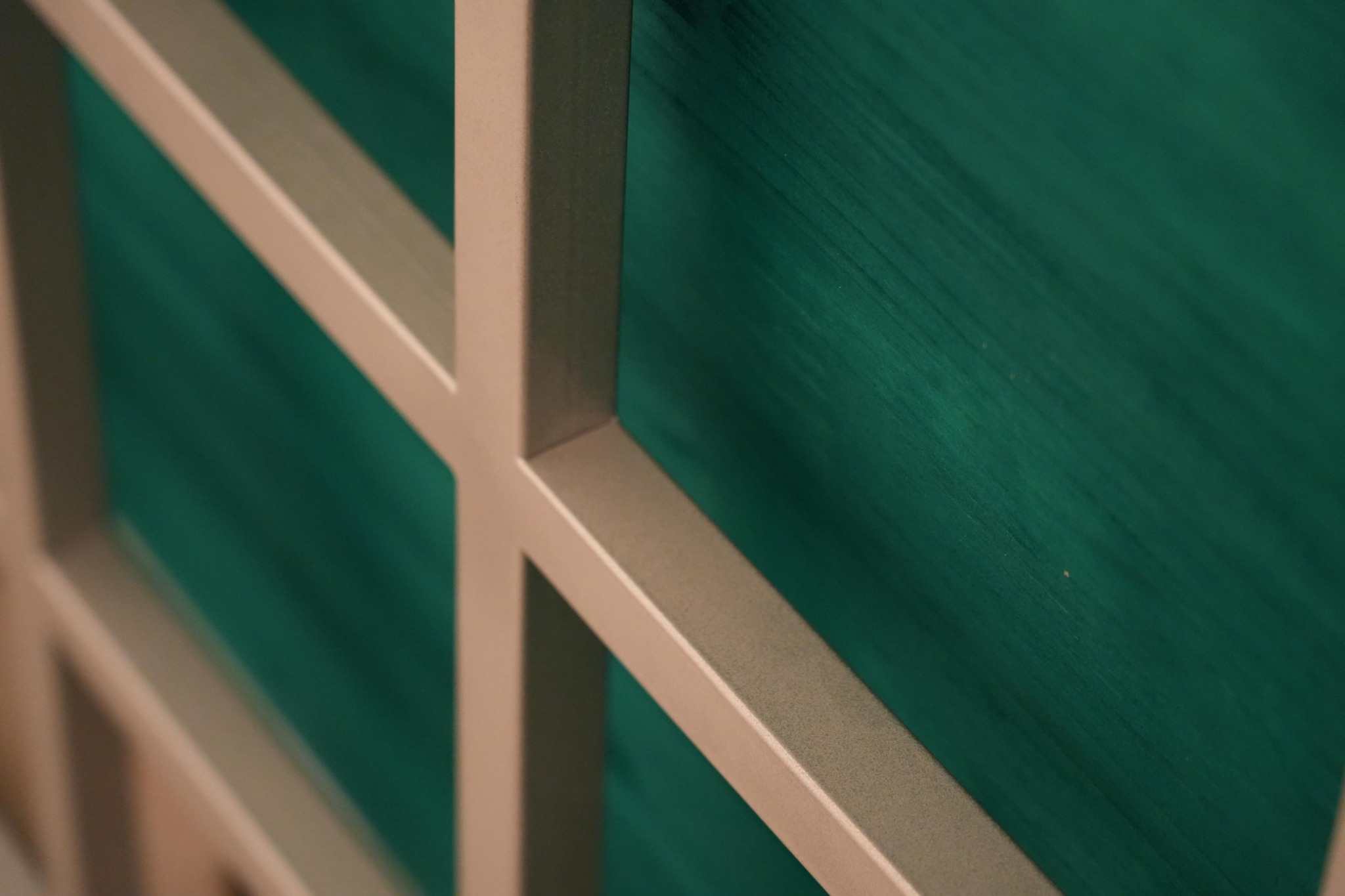 Baan Thai Canteen construction: diagonal grid detail of the counter