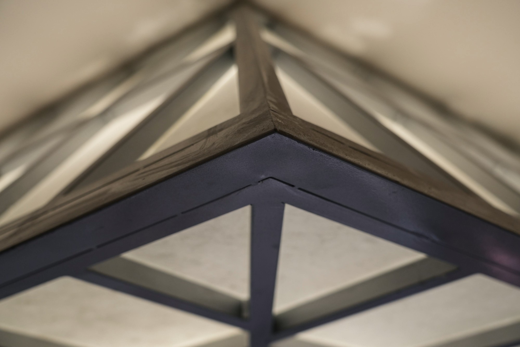 Baan Thai Canteen construction: apex of the canopy frame