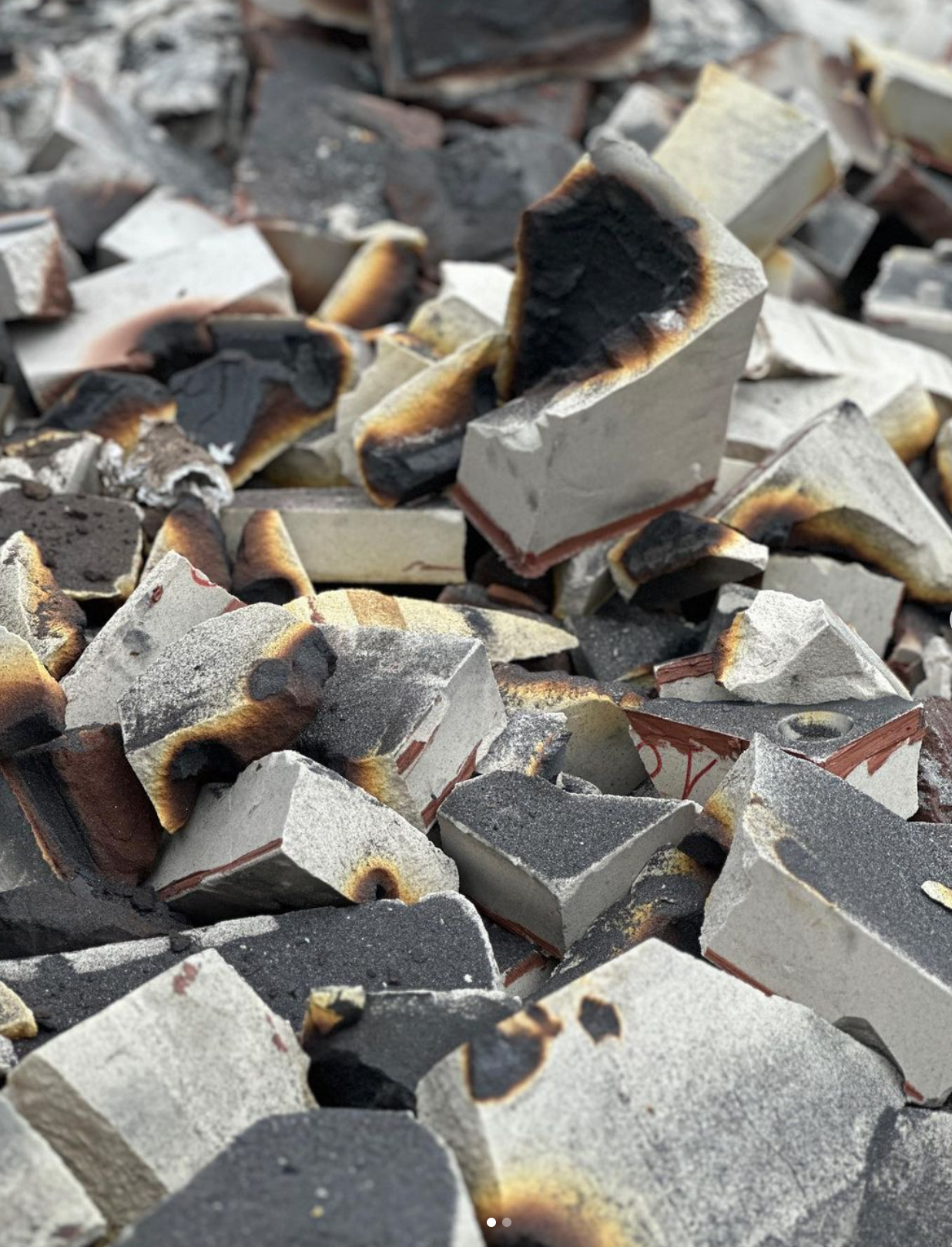 Fragments brûlés, référence de matière volcanique